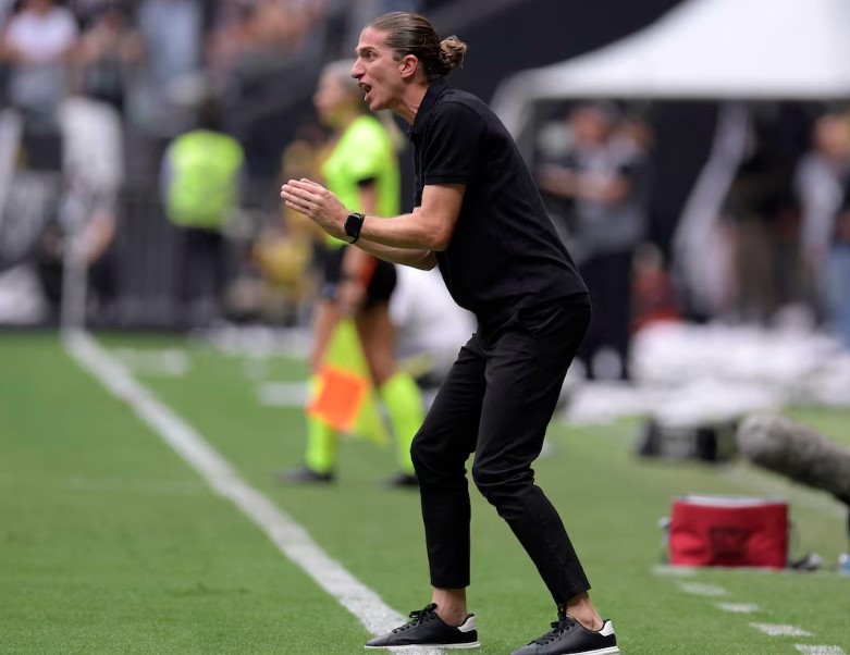 Filipe Luís conquista primeiro título como treinador
