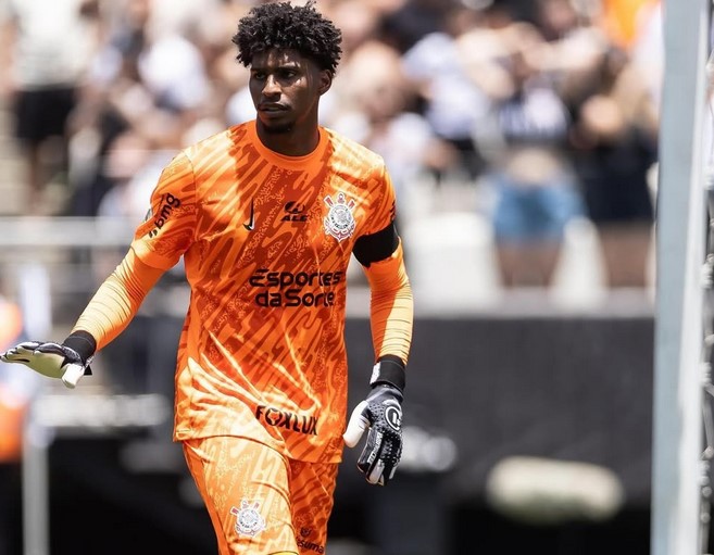 Hugo Souza está emprestado ao Corinthians pelo Flamengo