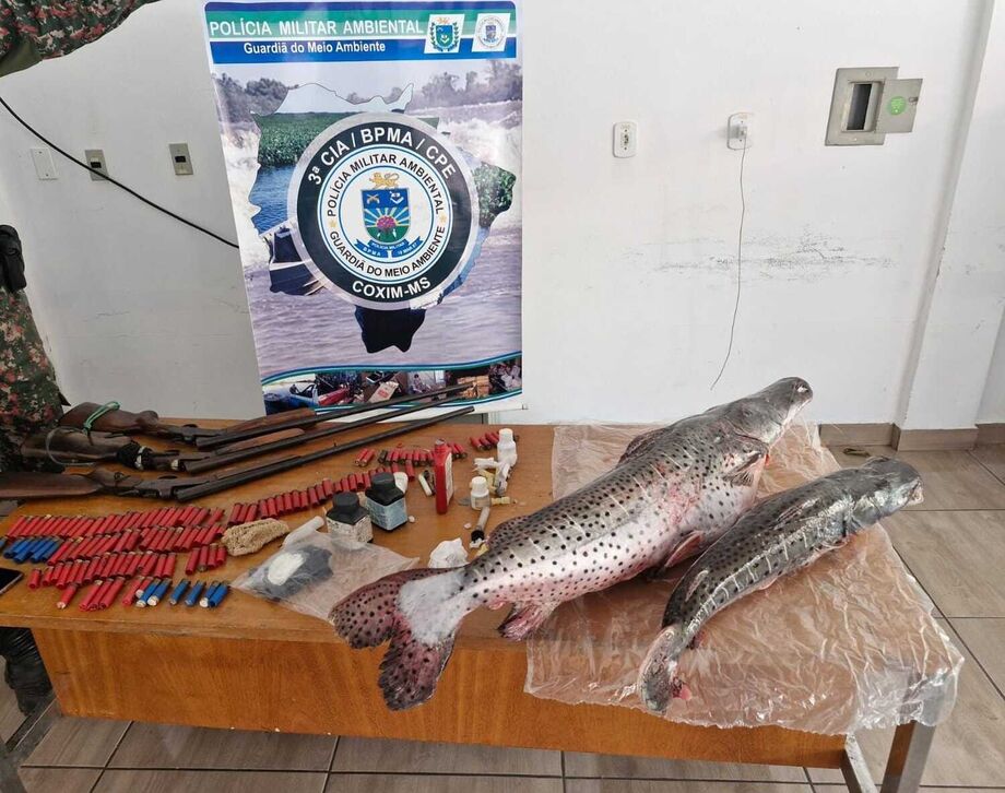 PMA encontra pescado irregular e espingardas em rancho de Coxim durante operação Piracema. Responsável é multado e responderá por crimes ambientais