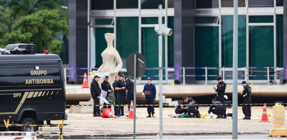 O corpo do Homem identificado como Francisco Wanderley Luiz, que se explodiu na noite de ontem em frente ao Supremo Tribunal Federal (STF) em Brasília, foi periciado por Policiais Federais e retirado por agentes do Instituto Médico Legal (IML)