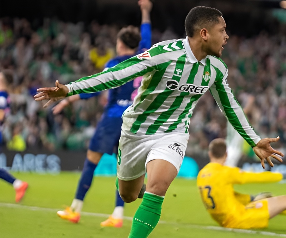 Vitor Roque tem recebido mais oportunidades com a camisa do Real Betis