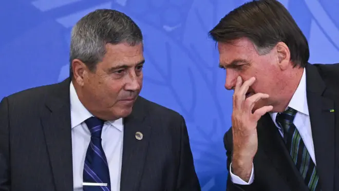 Bolsonaro questiona prisão preventiva de Braga Neto após conclusão do inquérito pela PF