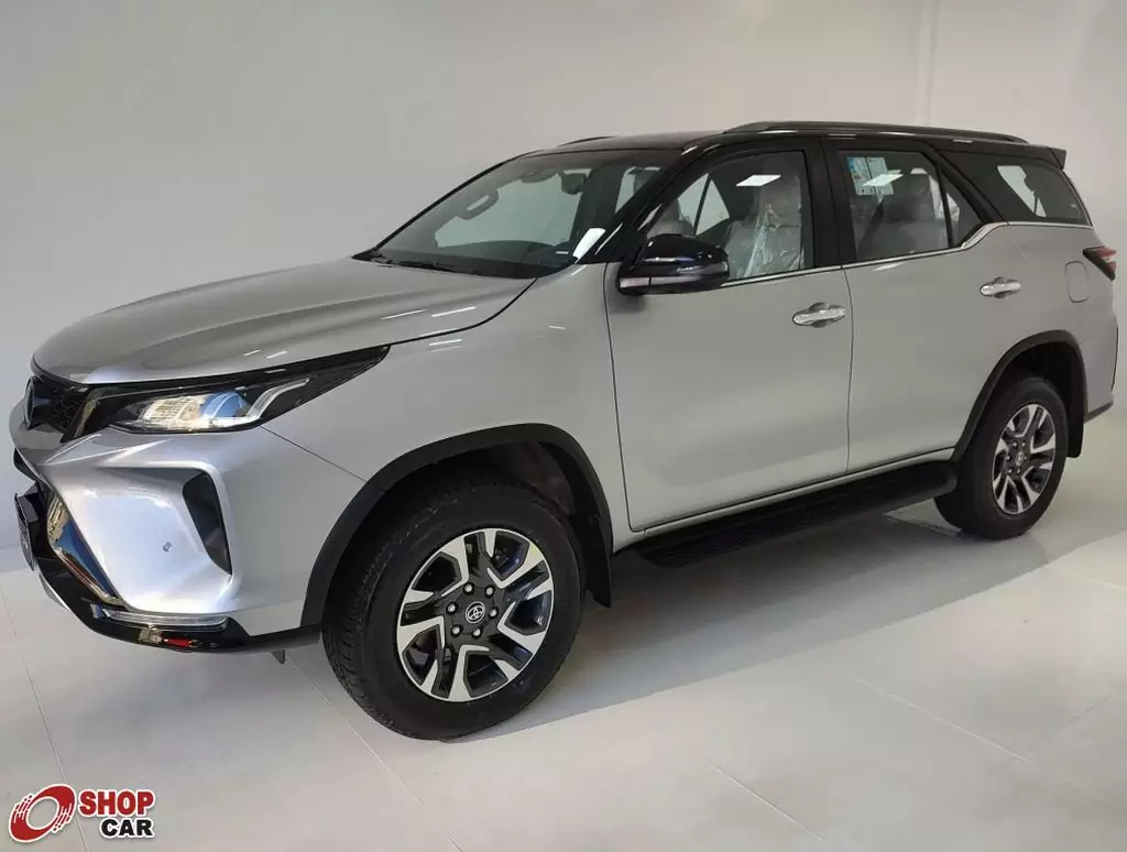 Hilux SW4 Diamond: robustez, estilo e espaço para sua família em qualquer estrada. Disponível no ShopCar.