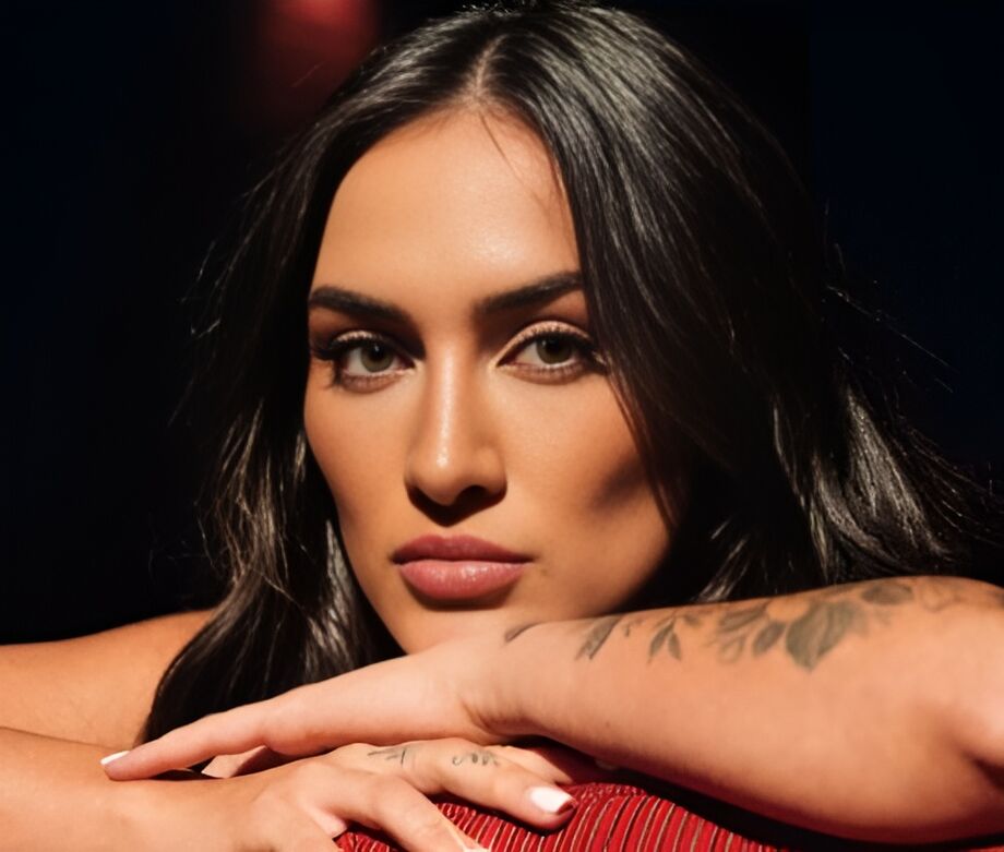 A cantora Gabi Melim compartilhou com os fãs o diagnóstico de paralisia de Bell, que impede os movimentos de um lado da face.