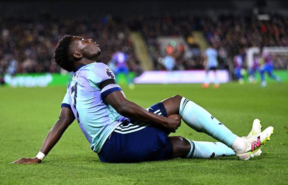 Arteta confirma cirurgia de Saka e prevê longa ausência do atleta no Arsenal: 'Mais de 2 meses'