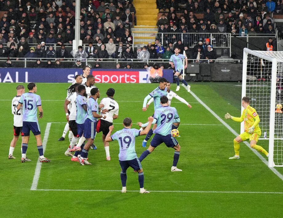 Arsenal empata com Fulham e desperdiça chamce de se aproximar do líder Liverpool no Inglês