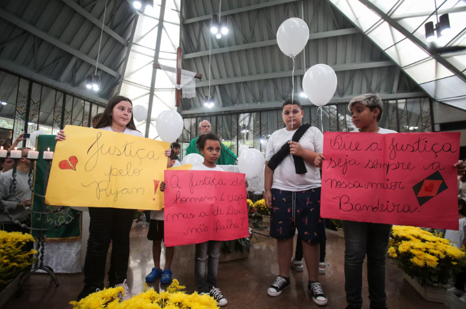 Padre Julio Lancellotti e entidades de direitos humanos em homenagem a Ryan da Silva Andrade Santos, em São Paulo. O garoto de 4 anos foi morto durante uma ação da PM em Santos.