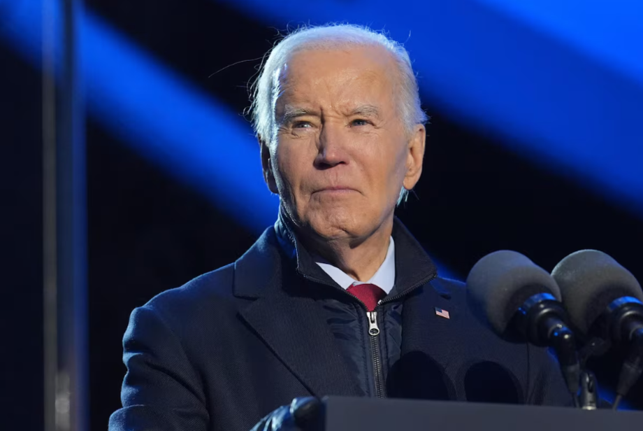 Governo Biden aproveita últimos momentos para liberar ajuda militar à Ucrânia.