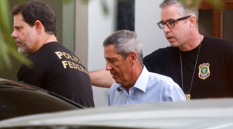 General Braga Netto, preso na Polícia Federal, na zona central do Rio de Janeiro