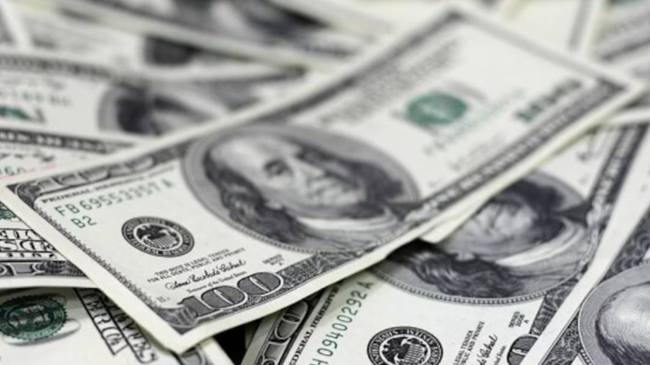 Dólar fecha a R$ 6,11 nesta quarta (8), influenciado por declarações de Trump e incertezas sobre a política fiscal brasileira.