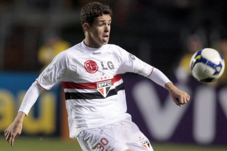 Principal reforço para a temporada 2025, Oscar deve usar a camisa 8 em seu retorno ao São Paulo