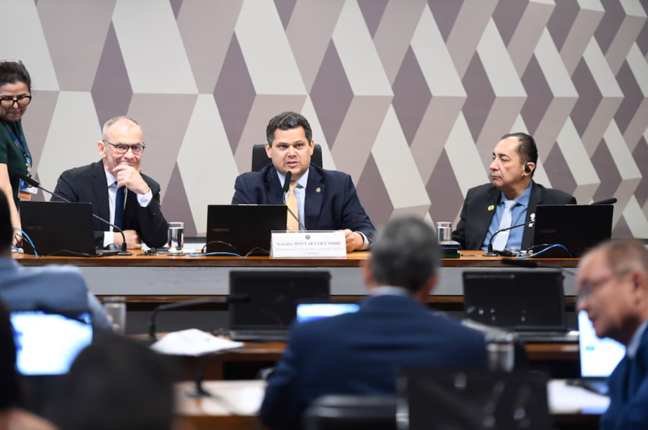 Aprovação do texto se deu de forma terminativa; isto é, não precisoi passar pelo plenário e agora vai direto à Câmara