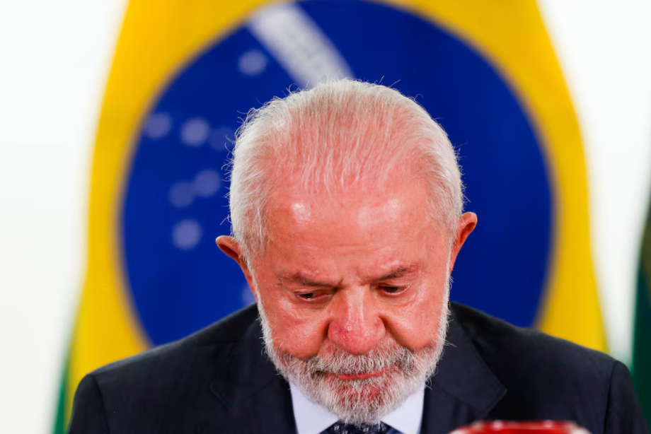 O presidente da República Luiz Inácio Lula da Silva (PT) passou por cirurgia de emergência nesta terça-feira, 10, em São Paulo. Lula está consciente, se alimentando e recuperação deve durar resto da semana