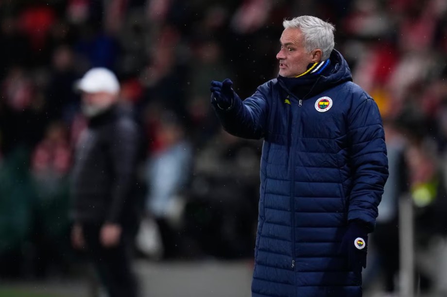 Mourinho responde Guardiola após provocação por número de títulos: 'Ganhei de forma limpa'