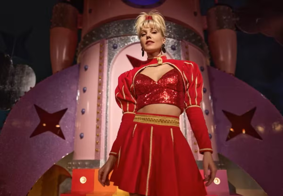 Pâmela Tomé como Xuxa na série 'Senna'