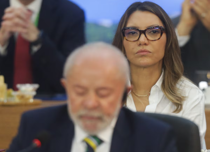 A primeira-dama Janja usou rede social para agradecer orações por Lula