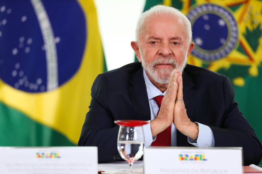 Presidente Luiz Inácio Lula da Silva (PT) assina decretos e mantem contato com ministros digitalmente, segundo Alexandre Padilha, ministro das Relações Institucionais.