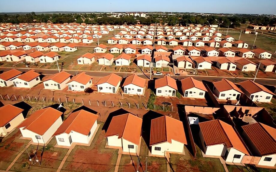 A grande maioria da população brasileira vive em casa própria