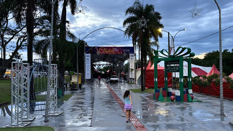 Com adiamento da abertura, Campo Grande prepara sábado mágico com Parada Natalina e Patati Patatá.