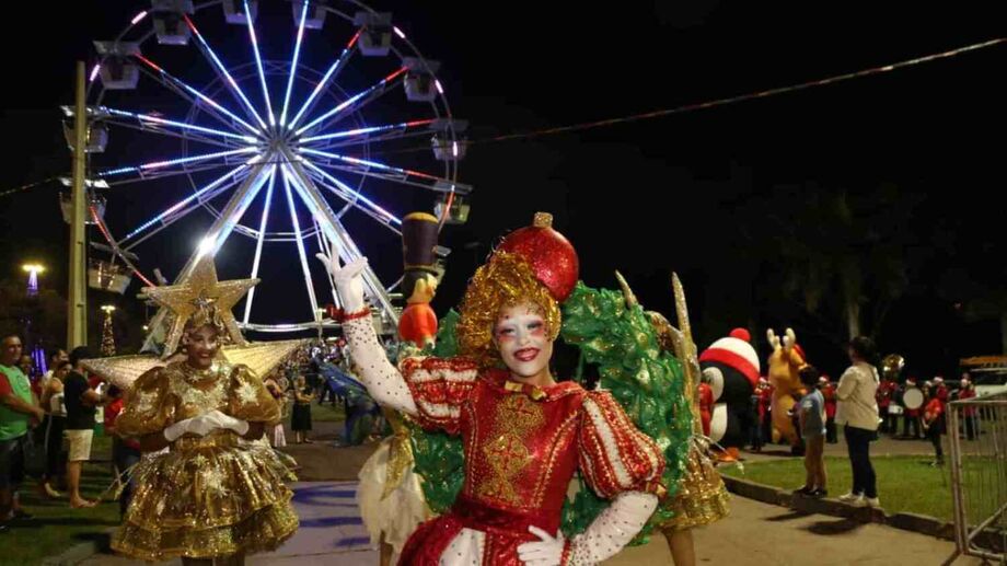 Natal em Campo Grande encanta com Papai Noel, shows e luzes nos bairros e na Cidade do Natal.