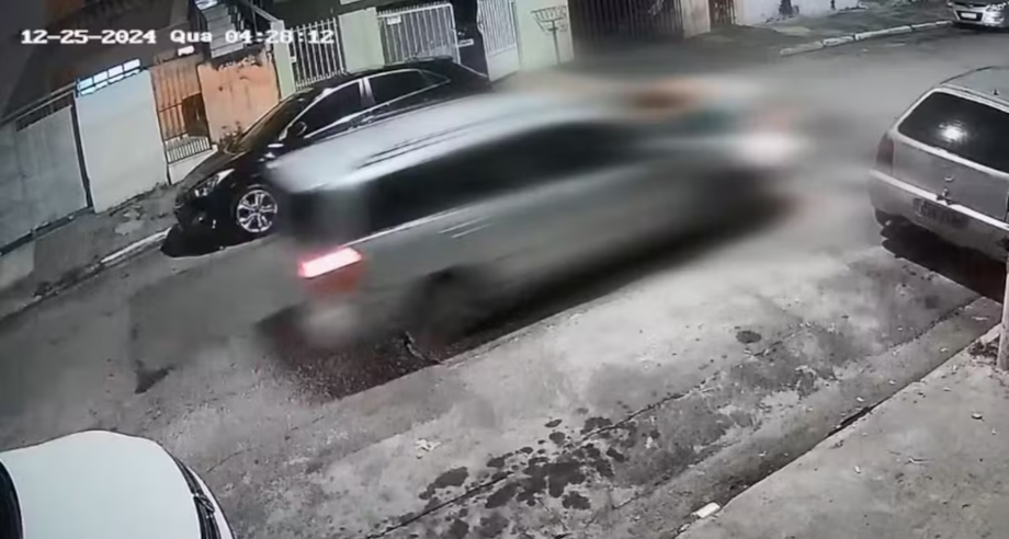 Polícia procura motorista que atropelou jovem, a arrastou e fugiu sem prestar socorro; vítima sofreu lesões no pulmão e no coração - Reprodução/TV Globo