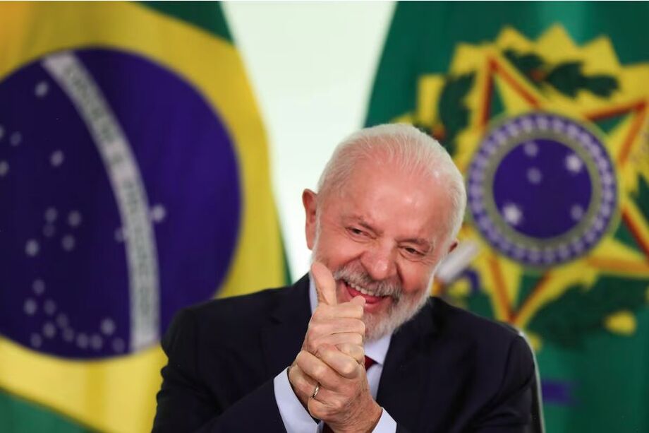 O petista Luiz Inácio Lula da Silva tem 35% de aprovação e 34% de reprovação, conforme o levantamento do Datafolha