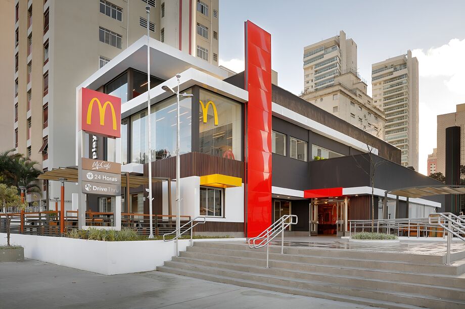 McDonald's oferece 30 vagas em Campo Grande, com foco em jovens sem experiência.