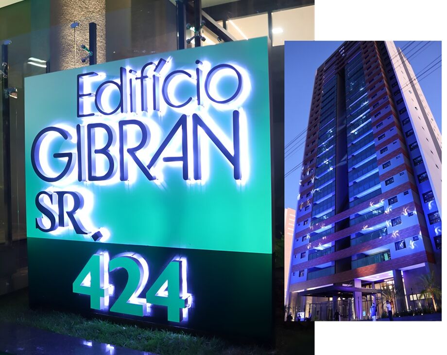 Detalhe da fachada iluminada e totem de entrada do Edifício Gibran, um novo marco de modernidade e sofisticação entregue pela Saraiva de Rezende em Campo Grande.