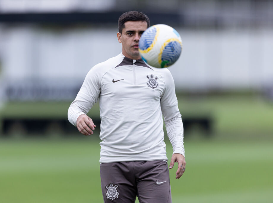Fagner negocia com o Cruzeiro e deve deixar o Corinthians após 10 anos