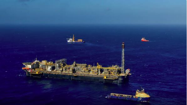 Na New York Mercantile Exchange (Nymex), o contrato do petróleo WTI para agosto fechou com alta de 0,52%.