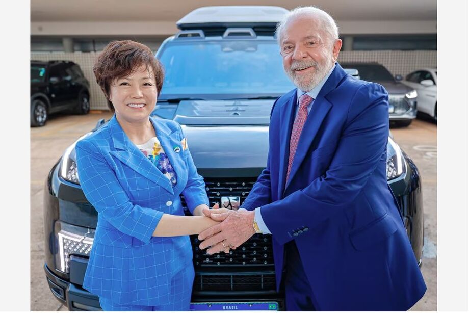Lula recebe Stella Li, vice-presidente executiva da BYD e CEO da empresa nas Américas