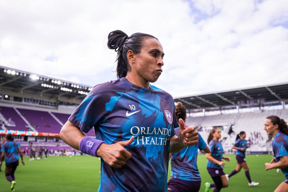 Diretora de futebol do Corinthians revela interesse em Marta: 'Estamos tendo conversas'