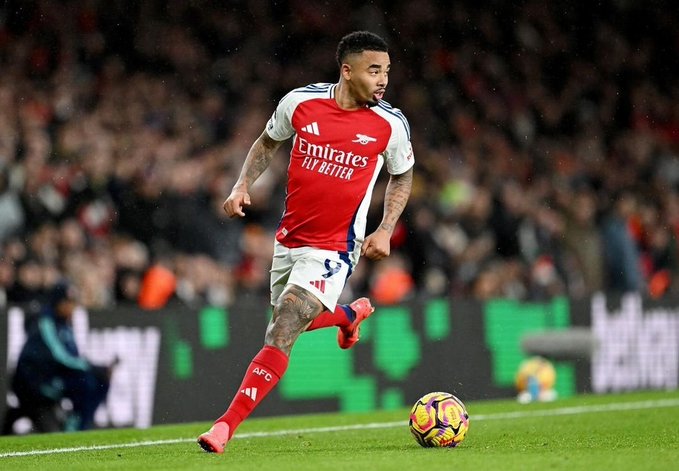 Arteta destaca persistência de Gabriel Jesus no Arsenal e Martinelli elogia: 'Fenomenal'