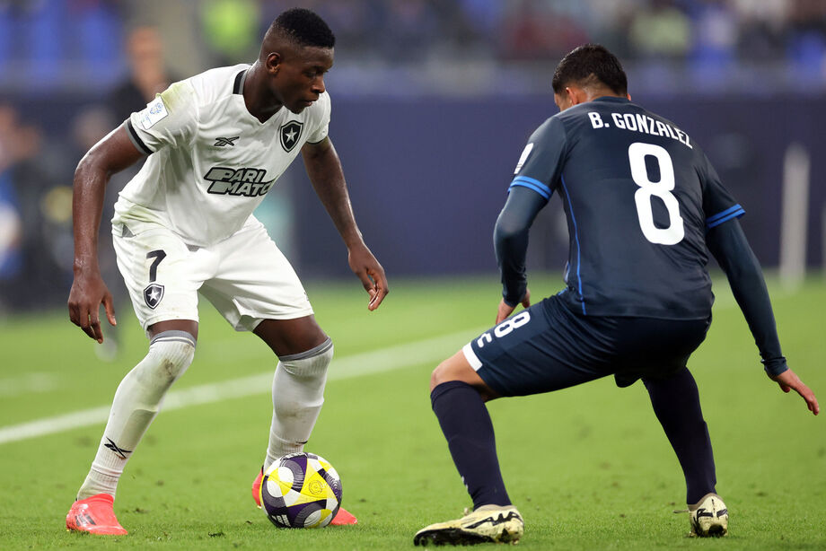 Botafogo leva 3 do Pachuca e se despede da Copa Intercontinental na estreia