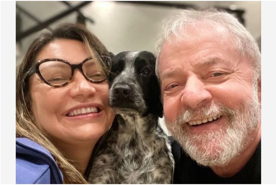 A primeira-dama Janja da Silva publicou uma foto ao lado do presidente Luiz Inácio Lula da Silva nesta quinta-feira, 12