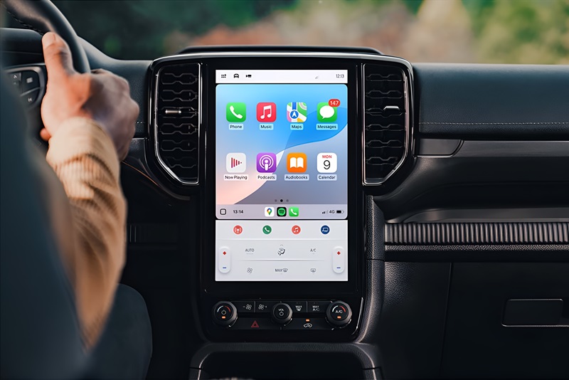 Central multimídia da Nova Ranger recebe atualização over-the-air, aprimorando integração com Android Auto e Apple CarPlay para uma experiência mais fluida.