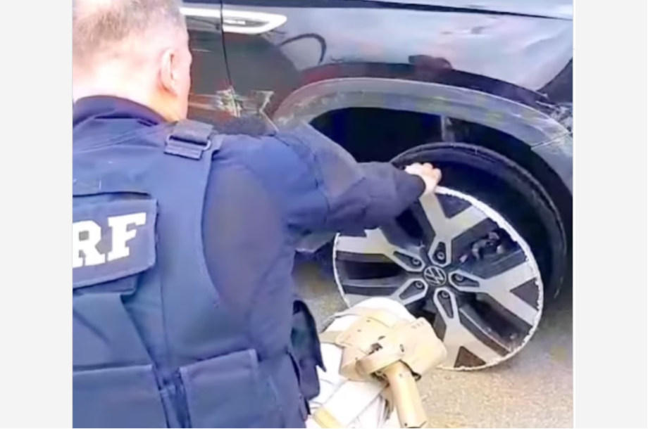 Um homem de 41 anos foi flagrado dirigindo sob influência de cocaína na BR 153, em José Bonifácio. Ele estava tão alucinado que voltava pra casa sem os dois pneus do lado direito do carro, e rodou por 30 quilômetros arrastando o aro no asfalto.