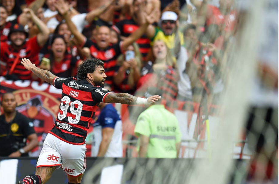 Gabigol comemora seu último gol com a camisa do Flamengo