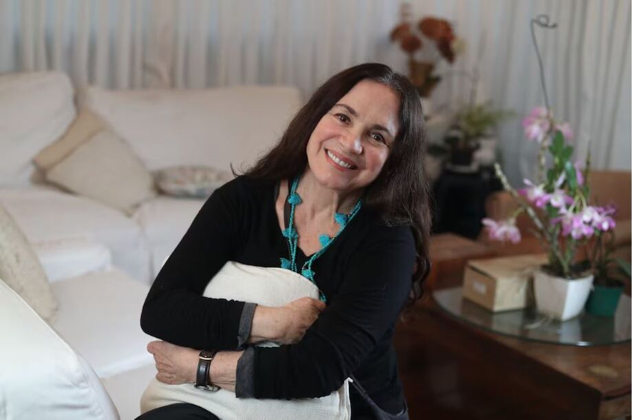Regina Duarte pede fim de processo em que foi condenada por postar foto de Leila Diniz.