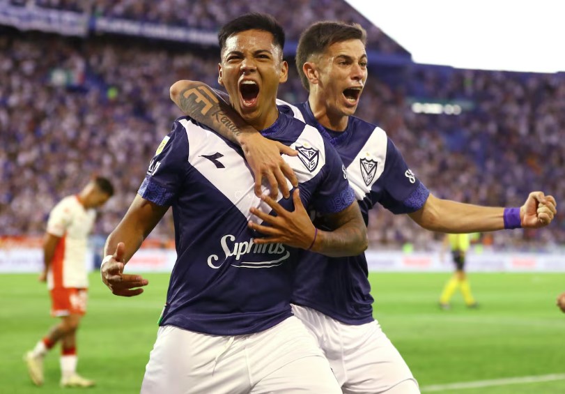 Damian Fernandez comemora gol do título do Vélez no Argentino