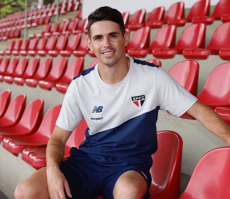 O reforço, que deve usar a camisa 8, assinou um contrato de três anos com a agremiação do Morumbi