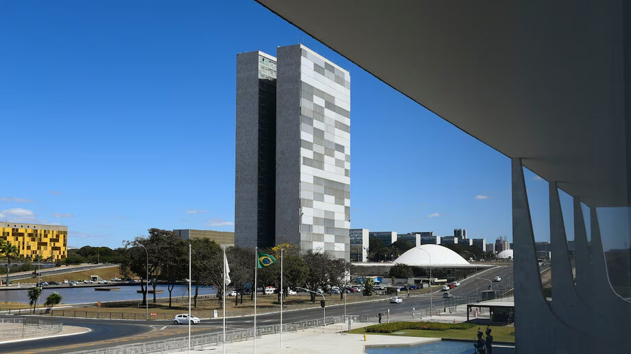 Congresso Nacional inicia 2025 com eleições para suas presidências e define calendário com trabalhos legislativos e prazos para projetos orçamentários.