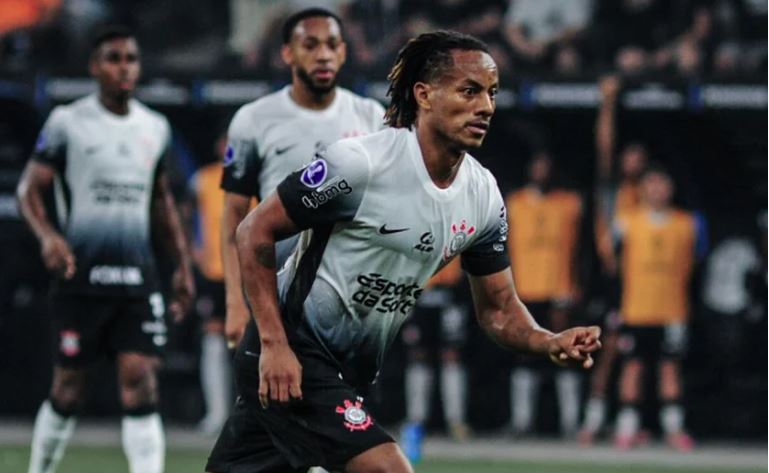 Corinthians anuncia a renovação de contrato com André Carrillo até a metade de 2026