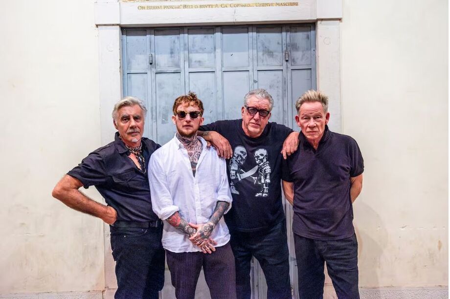 A banda Sex Pistols, agora com o vocalista Frank Carter (de branco) será uma das atrações do Dia do Rock