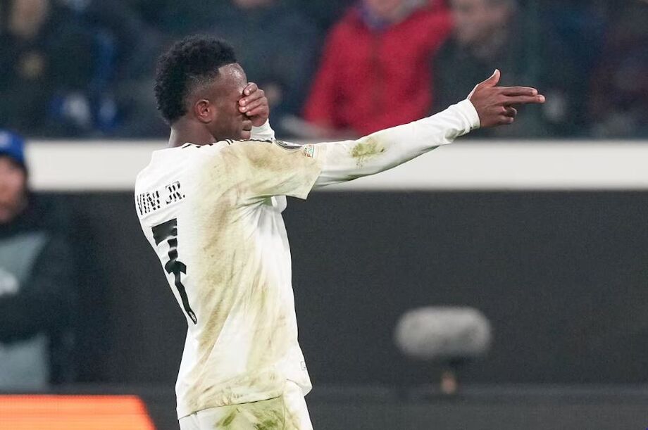 Vinícius Júnior comemora gol marcado pelo Real Madrid sobre a Atalanta.