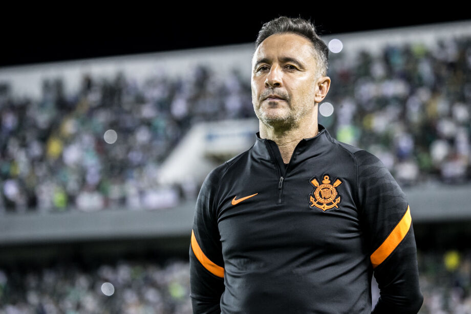 Vítor Pereira comandou o Corinthians e o Flamengo na passagem no futebol brasileiro