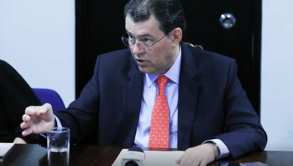 Relator da reforma tributária inclui armas em Imposto Seletivo