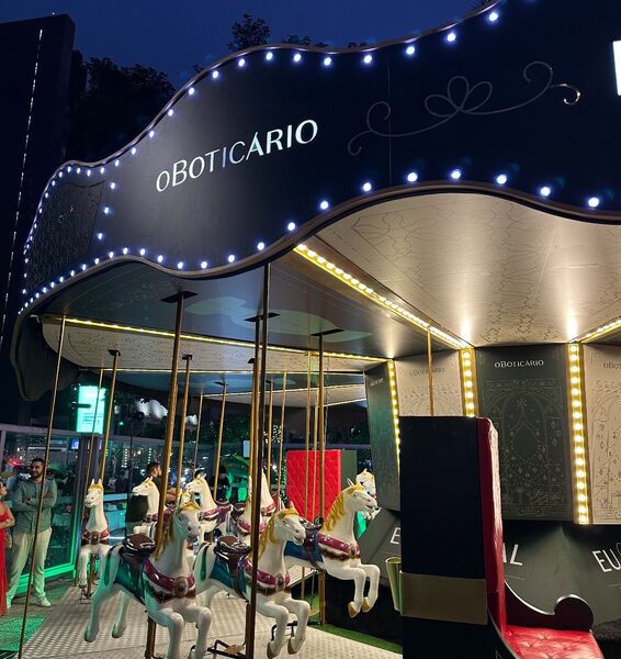 Carrossel de O Boticário traz encanto e nostalgia à Cidade do Natal 2024