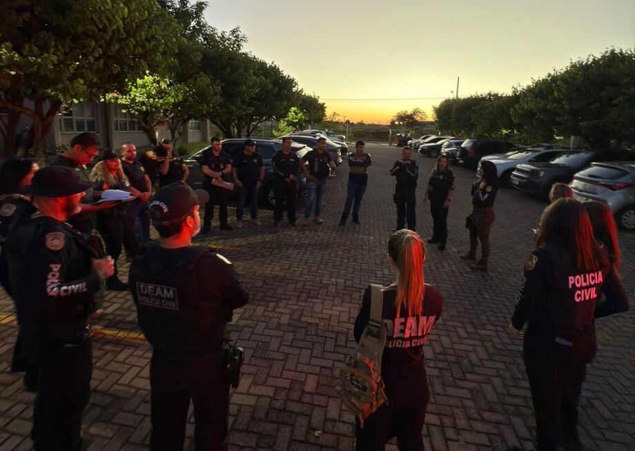 Agentes no preparativo para a Operação Aurora