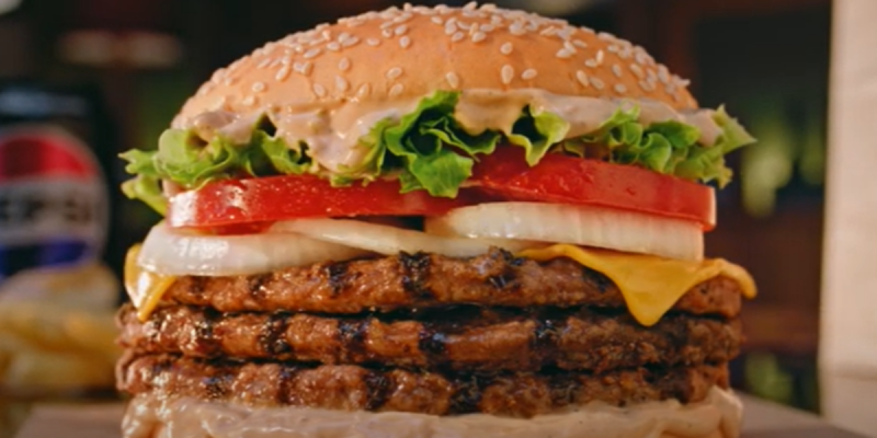 Burger King oferece lanche grátis para advogados julgarem sabor do BK Taste 1.0. Promoção vai de 13 a 15 de janeiro.